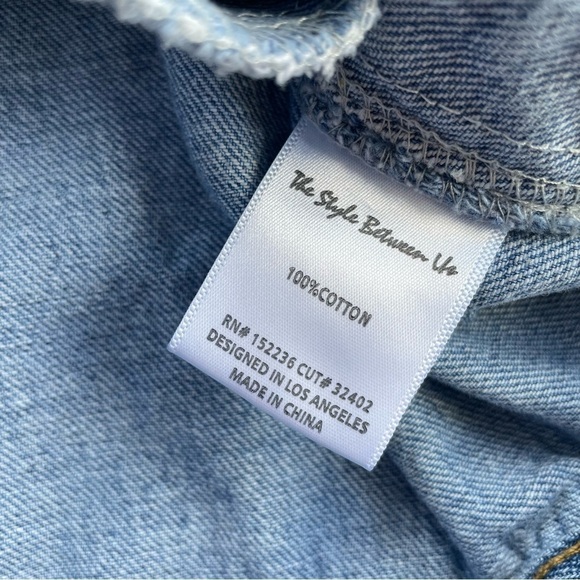 The Style Between Us Women's Denim Jacket Size Medium - Picture 4 of 6